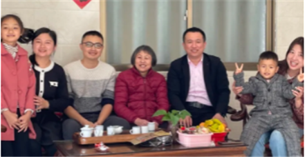 暖暖祝福｜云顶集团官网工会走亲访友，向员工家属拜年啦！